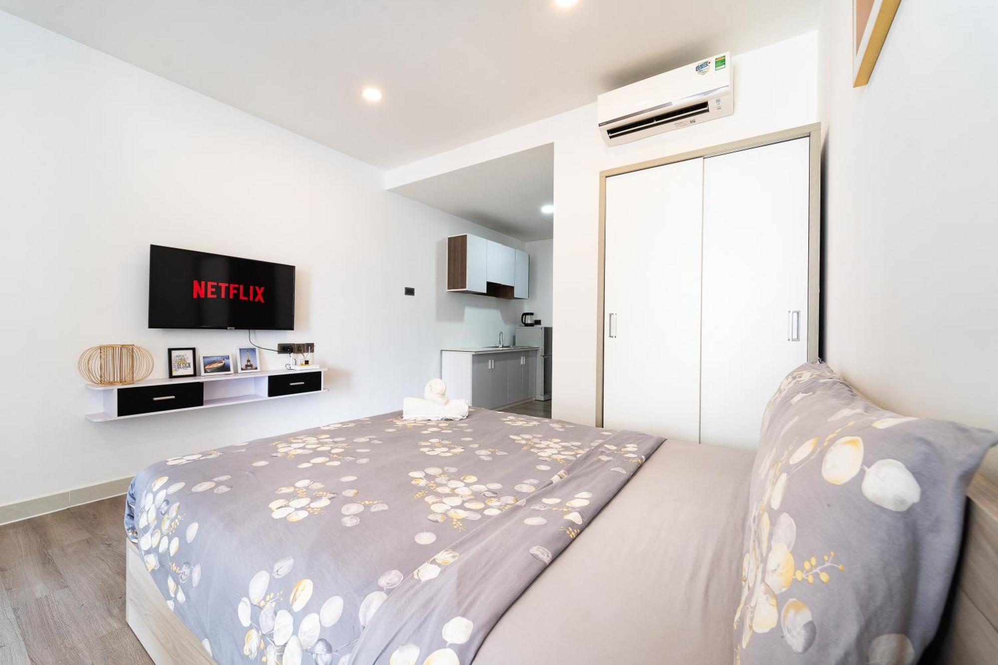 Aparthotel Saigon Royal D4 - Serene Pool View - Hana Ho Chi Minh City