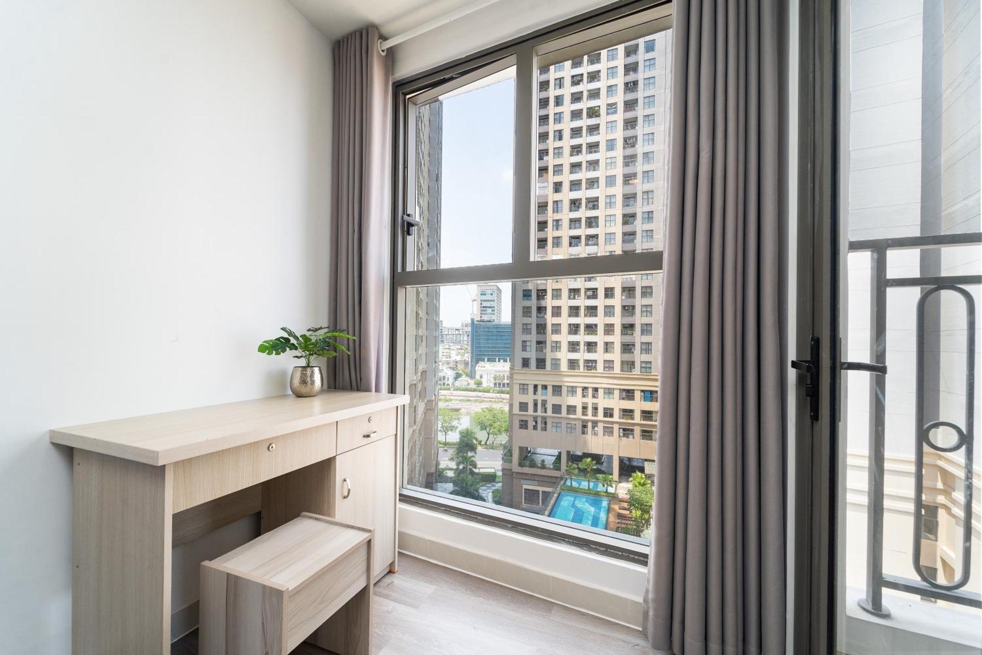 Saigon Royal D4 - Serene Pool View Studio - Hana Apart *